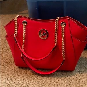 TRADED to @goodmanlacey!!